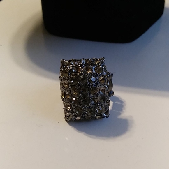 Beautiful ring - Picture 3 of 4